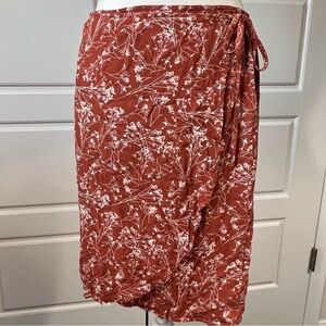 Lira Floral Wrap Skirt‎ Rust White Whisp Flowers Lightweight Flowing Skirt LG